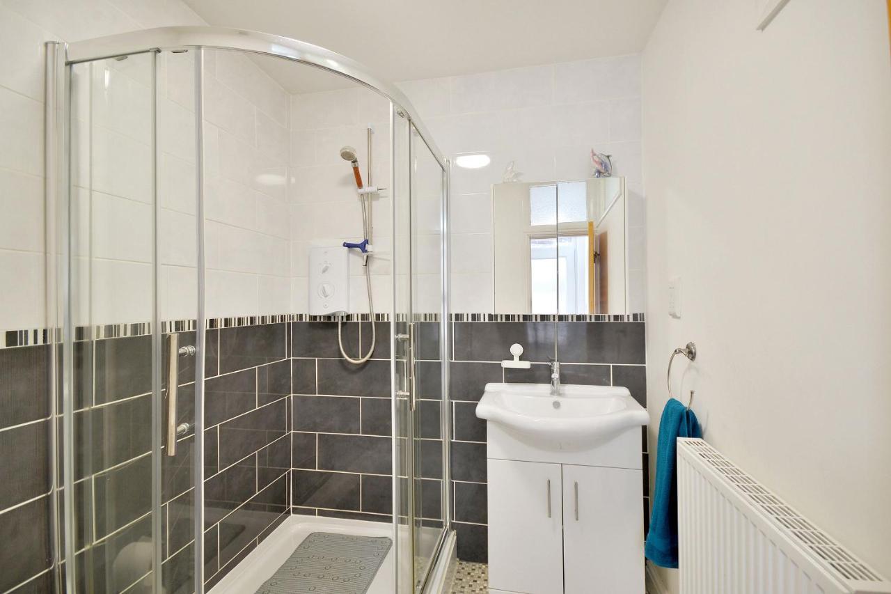 Ground Floor Apartment Up To 6 Guests With Games Chill Out Room Scarborough Exterior photo