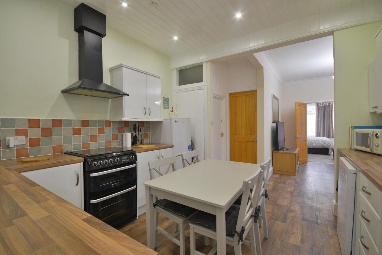 Ground Floor Apartment Up To 6 Guests With Games Chill Out Room Scarborough Exterior photo